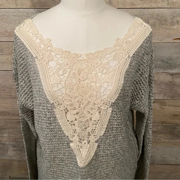 💥5/$25 Holister women’s grey & white oversized sweater in size x-small/small - Picture 2 of 10